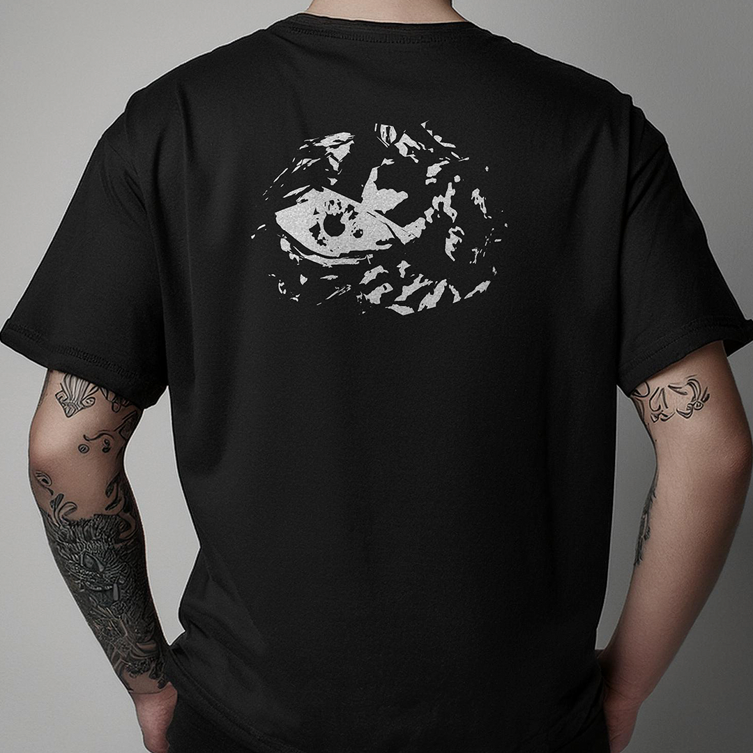 Kamaitachi (Camiseta Preta) - Charlie Olhos