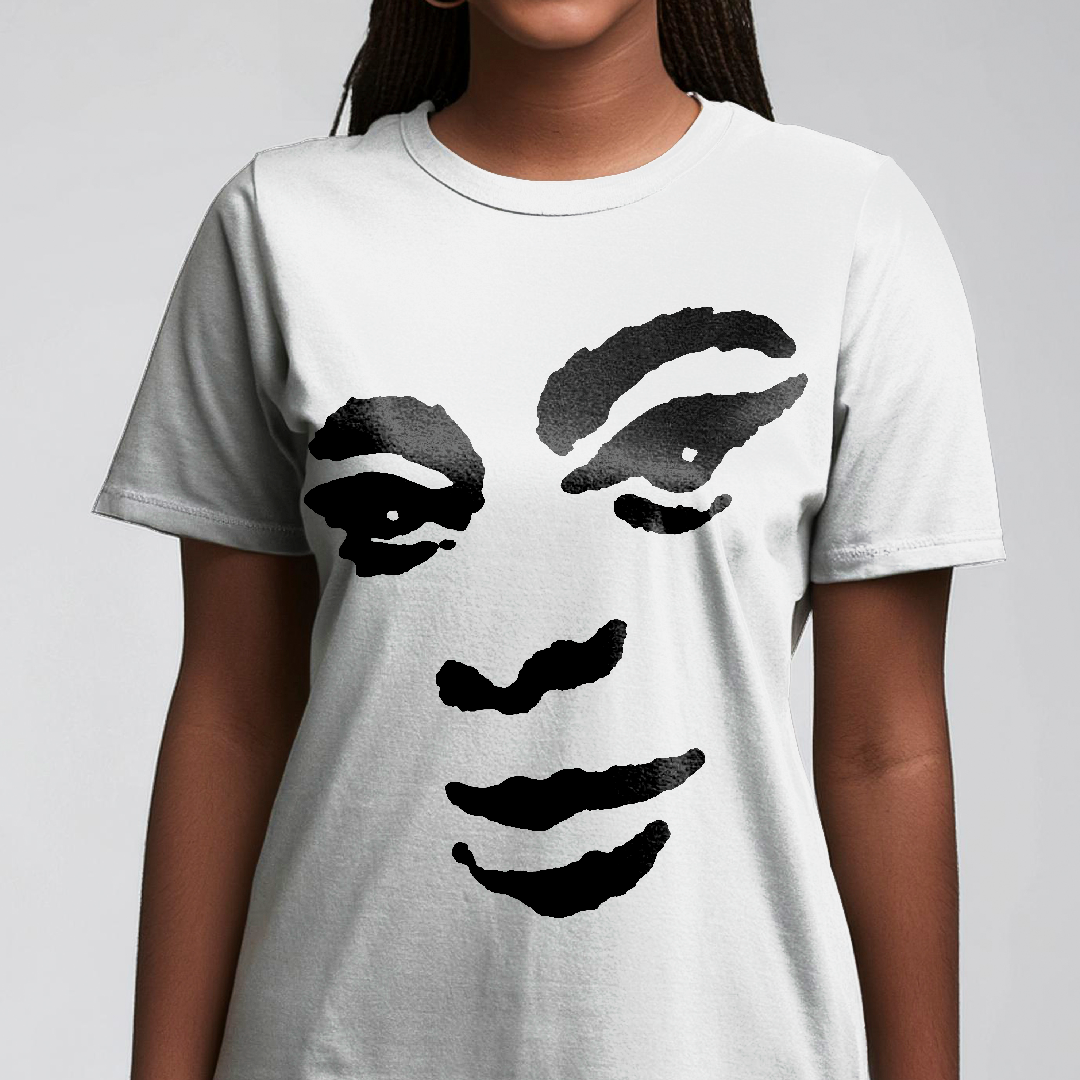 Tássia Reis (Camiseta Branca - Estampa Preta) - Traços