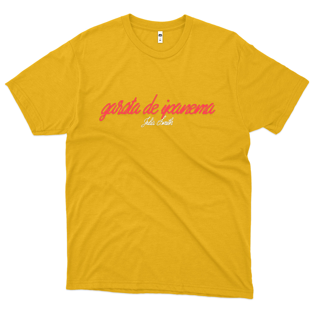Julia Smith (Camiseta Amarela) - Garota de Ipanema