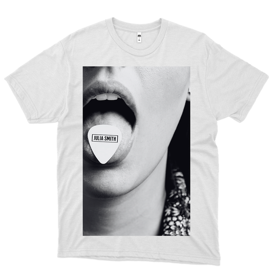 Julia Smith (Camiseta Branca) - Foto