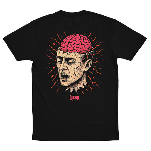 Quebra (Camiseta Preta) - Logo Peito