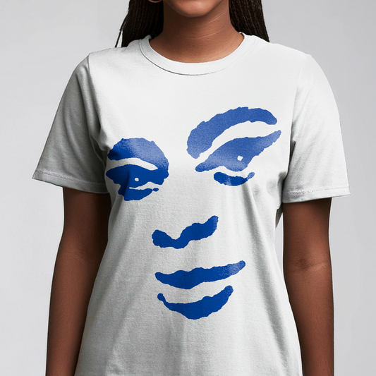 Tássia Reis (Camiseta Branca - Estampa Azul) - Traços