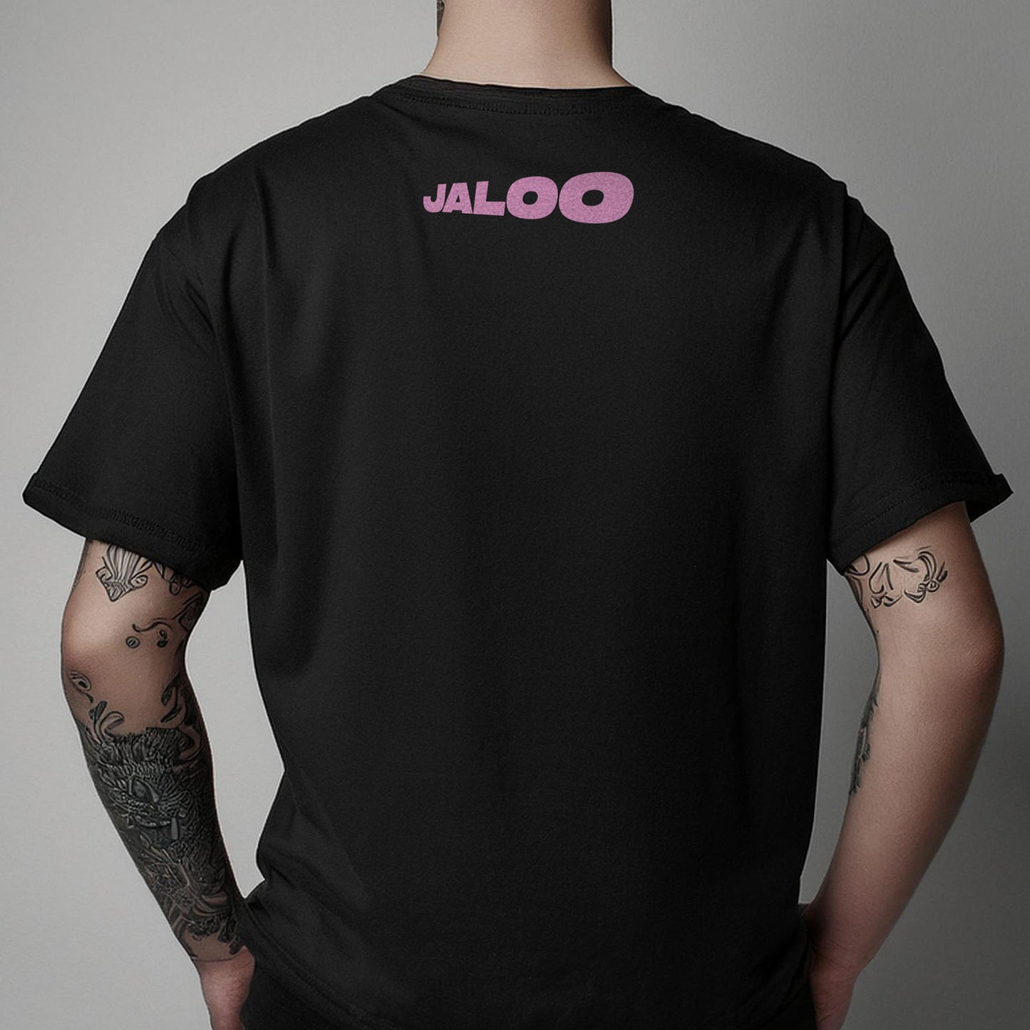 Jaloo (Camiseta Preta) - Foto Rosa