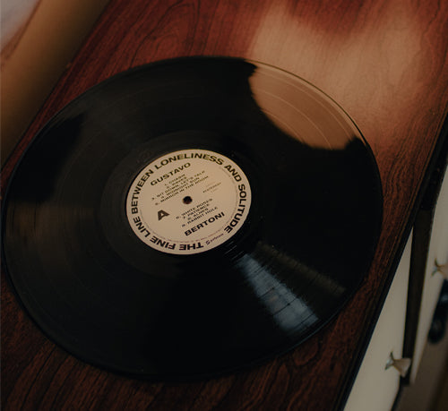 Gustavo Bertoni - Disco de Vinil - The Fine Line Between Loneliness and Solitude